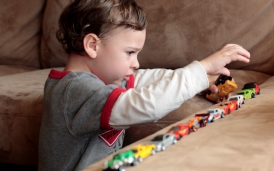 Σημάδια που προειδοποιούν για αυτισμό από 3 μηνων έως και 2 χρόνων