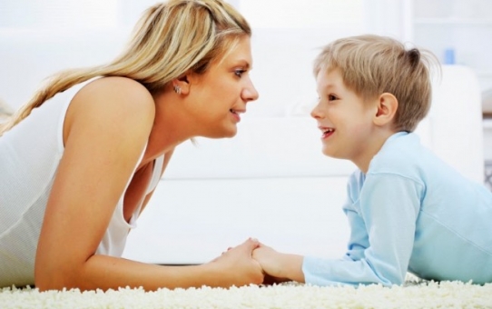 Παιδιά, γονείς και ενίσχυση προφορικού λόγου