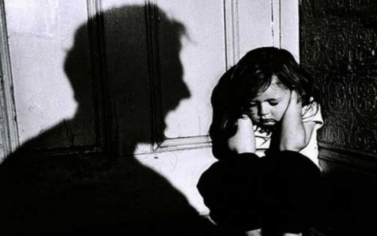 Τι είναι ενδοοικογενειακή βία και τι μπορώ να κάνω αν είμαι θύμα;