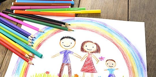 Παιδικές ζωγραφιές: Πως εξελίσσονται ανά ηλικία και τι δείχνουν για την ψυχολογία του παιδιού