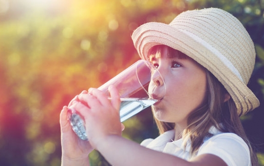 Τι να κάνετε αν το παιδί σας δεν πίνει αρκετό νερό