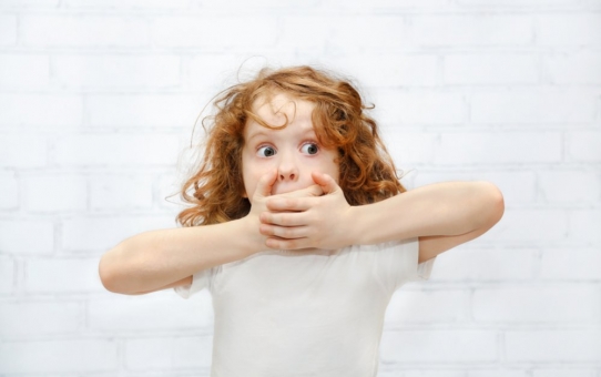 Πώς να σταματήσετε το παιδί να λέει «κακές λέξεις»