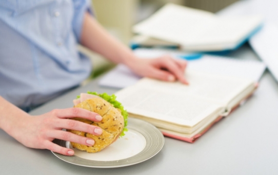 Τροφές που βοηθούν τα παιδιά στις Πανελλήνιες